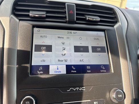 Used 2020 Ford Fusion SE image 18