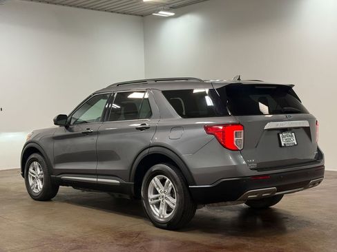 Used 2023 Ford Explorer XLT AWD/4WD image 5