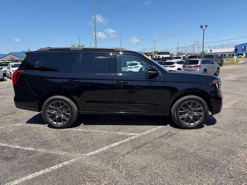 Used 2025 Ford Expedition Platinum w/ Stealth Performance Package AWD/4WD image 6