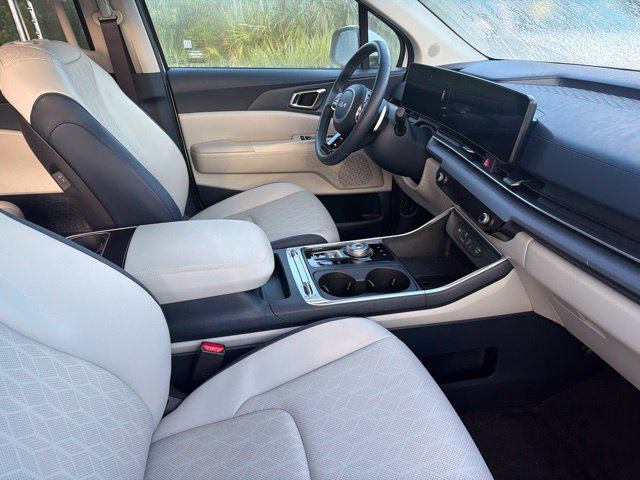 Certified 2026 Kia Carnival SX FWD image 3