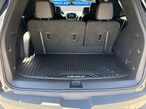 Used 2023 Chevrolet Traverse RS AWD/4WD image 12