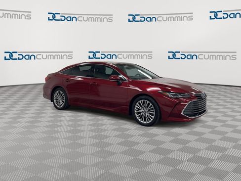 Used 2022 Toyota Avalon Limited w/ Advanced Safety Package image 2