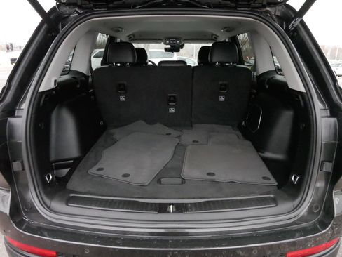 Used 2023 Jeep Grand Cherokee Limited w/ Luxury Tech Group II image 18