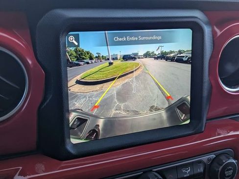 Used 2023 Jeep Gladiator Overland w/ Cold Weather Group AWD/4WD image 20