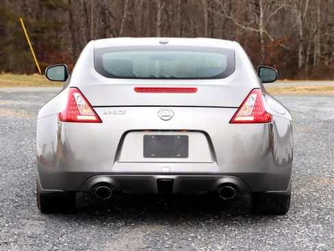 Used 2010 Nissan 370Z Touring image 4