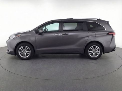 Used 2024 Toyota Sienna Limited image 6
