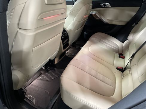 Used 2022 BMW X6 xDrive40i w/ Executive Package image 12