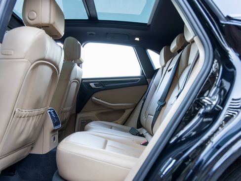 Used 2021 Porsche Macan image 42