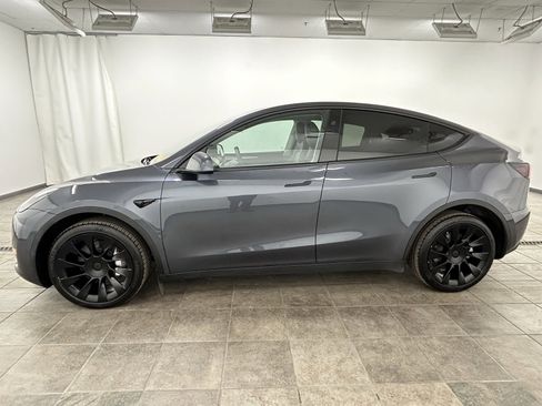 Used 2023 Tesla Model Y Long Range image 3