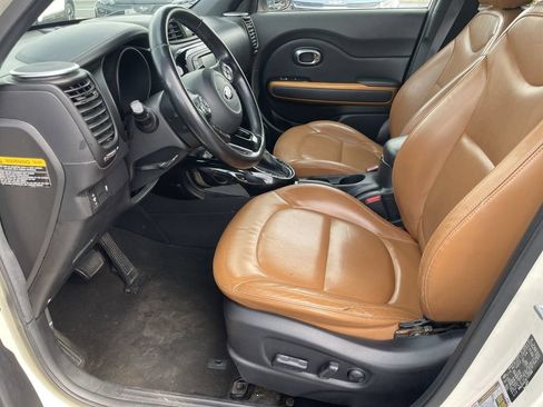 Used 2015 Kia Soul ! w/ Umber Package 1 FWD image 8
