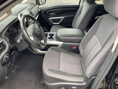 Used 2021 Nissan Titan SV w/ SV Convenience Package image 9