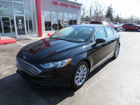 Used 2017 Ford Fusion SE w/ Fusion SE Technology Package image 1