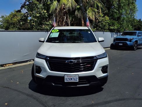Used 2022 Chevrolet Traverse RS FWD image 2