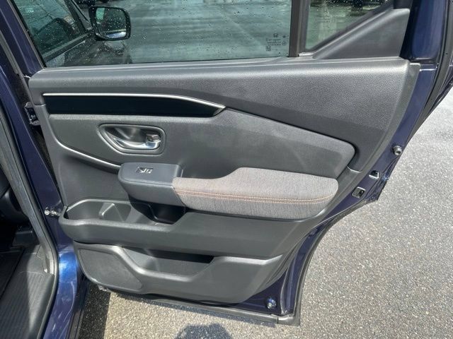 Used 2025 Honda Pilot Sport image 11