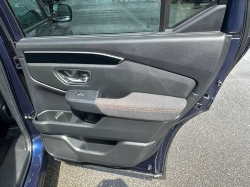 Used 2025 Honda Pilot Sport image 11