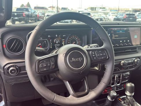 Used 2025 Jeep Wrangler Unlimited Rubicon image 18