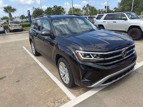 Used 2021 Volkswagen Atlas SE image 2