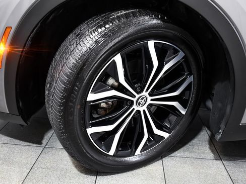 Used 2024 Toyota Crown AWD/4WD image 7