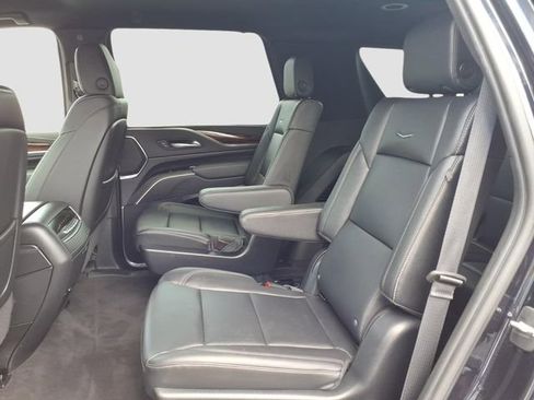 Used 2023 Cadillac Escalade Luxury AWD/4WD image 10