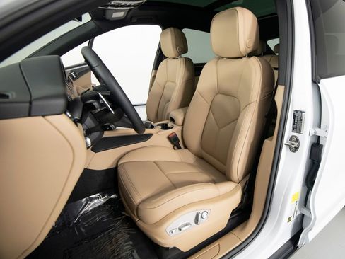 New 2026 Porsche Macan AWD/4WD image 15