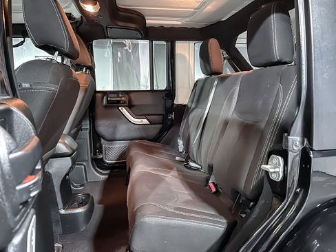 Used 2018 Jeep Wrangler Unlimited Sahara image 14