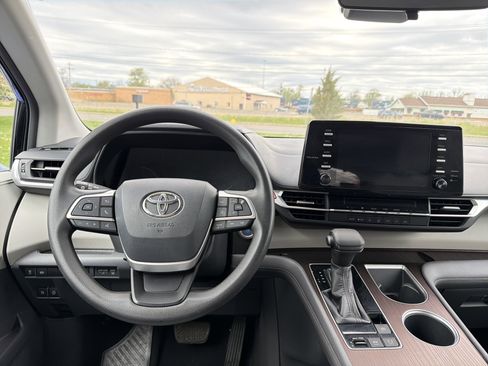 Certified 2021 Toyota Sienna LE AWD/4WD image 13