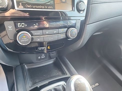 Used 2018 Nissan Rogue SV w/ Premium Package image 20