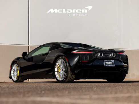 Used 2025 McLaren Artura Spider image 8