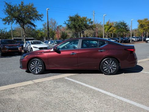 Used 2023 Nissan Altima 2.5 SV image 9