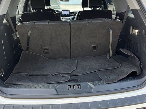 Used 2023 Ford Explorer XLT w/ Equipment Group 202A AWD/4WD image 16