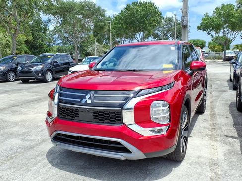 Used 2025 Mitsubishi Outlander SE FWD image 1