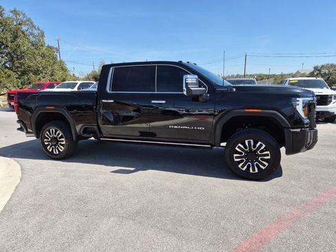 Used 2025 GMC Sierra 2500 Denali Ultimate image 12