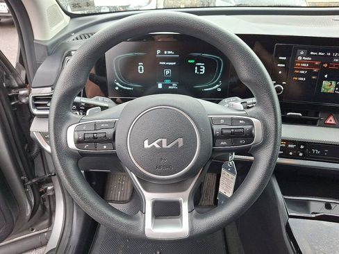 Used 2023 Kia Sportage LX image 19