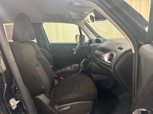 Used 2020 Jeep Renegade Latitude w/ Cold Weather Group AWD/4WD image 35