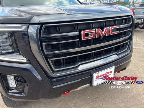 Used 2023 GMC Yukon XL AT4 w/ AT4 Premium Plus Package AWD/4WD image 6