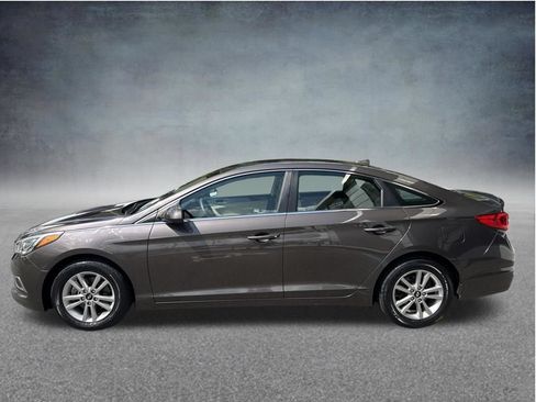 Used 2016 Hyundai Sonata SE FWD image 2