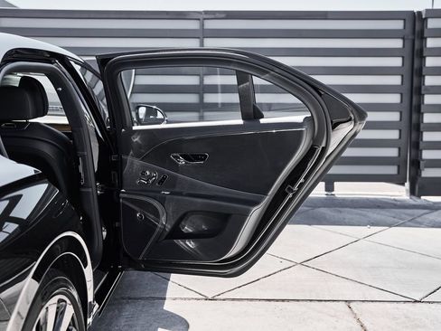 Used 2024 Bentley Flying Spur V8 AWD/4WD image 25