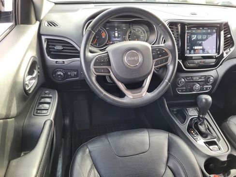 Used 2019 Jeep Cherokee Limited image 6