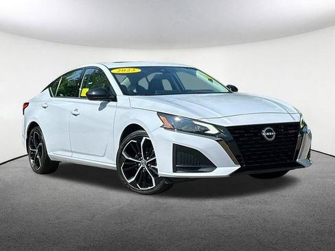 Used 2023 Nissan Altima 2.5 SR w/ SR Premium Package AWD/4WD image 2