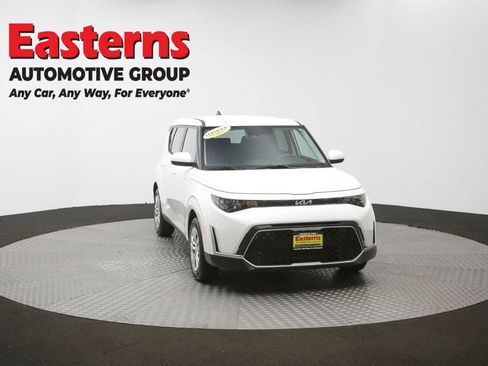 Used 2025 Kia Soul LX FWD image 51