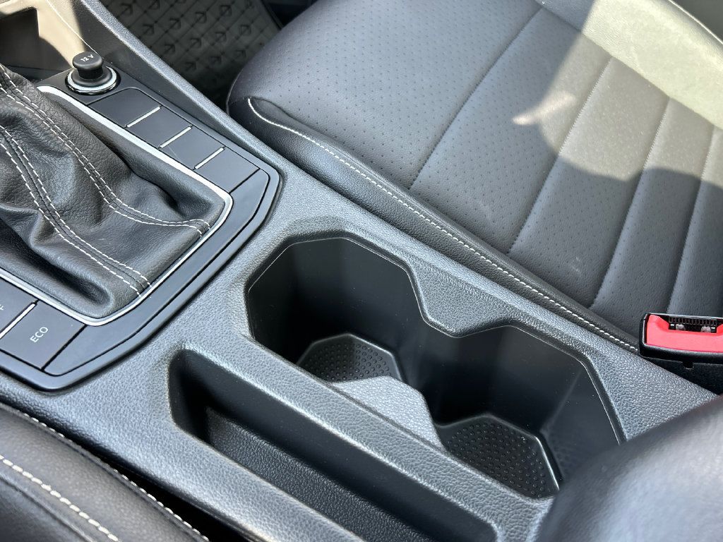Used 2023 Volkswagen Jetta SE w/ Panoramic Sunroof Package FWD image 21