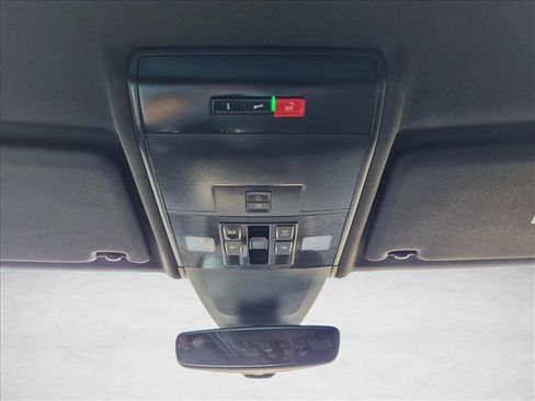 Used 2020 Volkswagen Atlas Cross Sport SEL R-Line AWD/4WD image 22