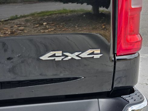 Used 2025 RAM 1500 Laramie AWD/4WD image 31