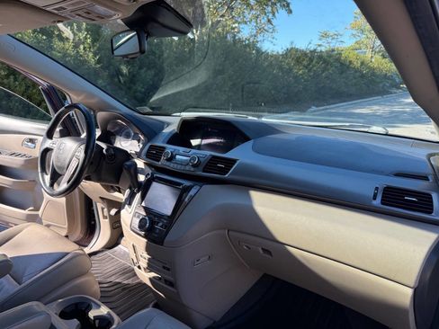 Used 2014 Honda Odyssey Touring image 12