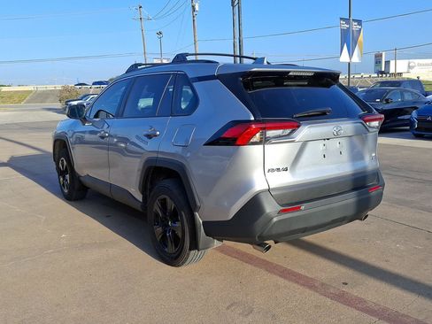 Used 2025 Toyota RAV4 LE AWD/4WD image 9