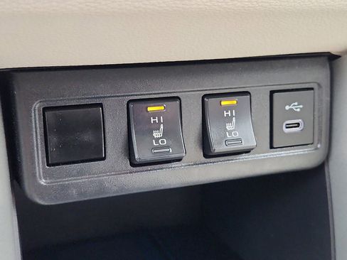 Certified 2023 Toyota Corolla Cross XLE image 25