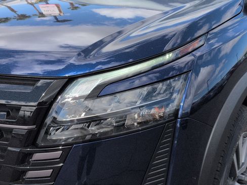 New 2026 Nissan Pathfinder SL FWD image 8