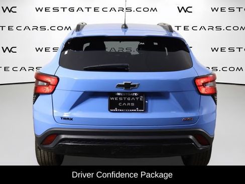 Used 2024 Chevrolet Trax RS w/ Sunroof Package FWD image 4