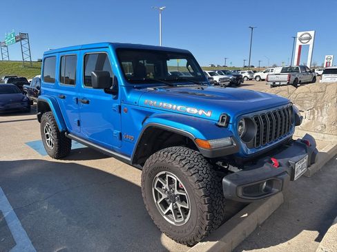 Used 2025 Jeep Wrangler Unlimited Rubicon image 3