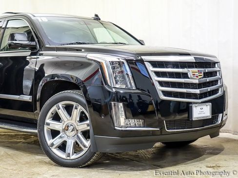 Used 2018 Cadillac Escalade Premium Luxury image 2